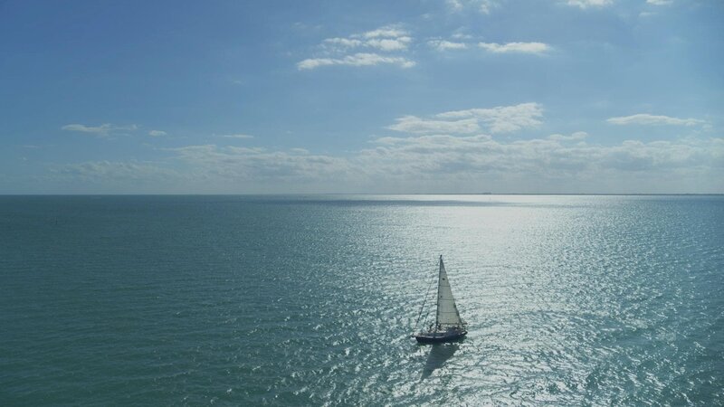 A boat is on open sea. – Bild: Investigation Discovery /​ Discovery Communications