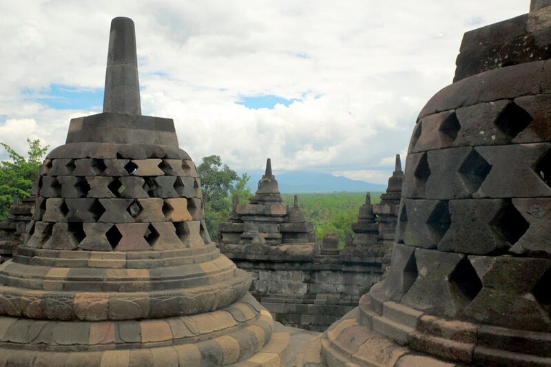 Die buddhistischen Tempelanlagen von Borobudur sind UNESCO-Welterbestätte. – Bild: BR/​NDR/​Sebastian Sievert