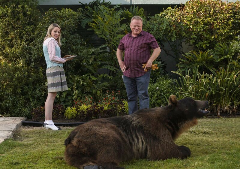 L-R: Mary Louise Bennigan (Katie O’Brien), Gary (Larry Joe Campbell) – Bild: Comedy Central