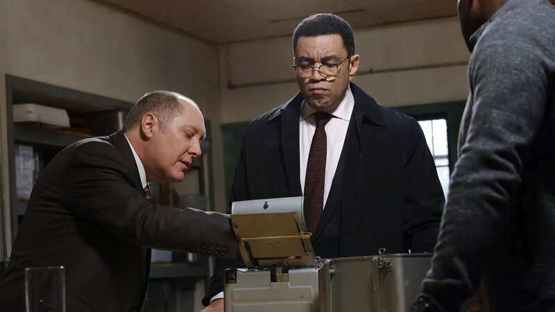 Raymond ‚Red‘ Reddington (James Spader, l.) und Harold Cooper (Harry Lennix, r.) – Bild: AXN Black