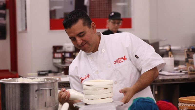 Buddy dirty icing the yarn cake. – Bild: Discovery Communications