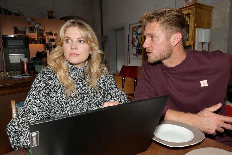 Paul (Niklas Osterloh) und Alicia (Josefin Bressel) müssen feststellen, dass sie komplett unterschiedliche Urlaubsvorstellungen haben. – Bild: RTL