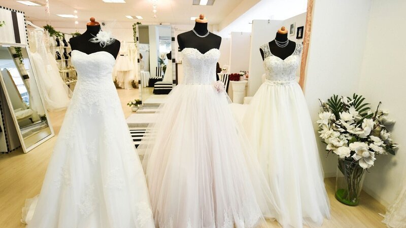 Brautkleider – Bild: RTL /​ Stefanie Schumacher