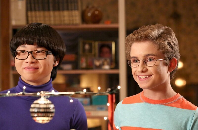 Dave Kim (Kenny Ridwan, l.); Adam Goldberg (Sean Giambrone, r.) – Bild: Sony Pictures Television Inc.