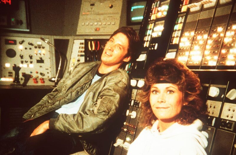 Erst in allerletzter Sekunde haben Lee (Bruce Boxleitner, l.) und Amanda (Kate Jackson, r.) die Sprengung des Staudammes verhindern und die Bösewichte hinter Gittern bringen können … – Bild: CBS Television