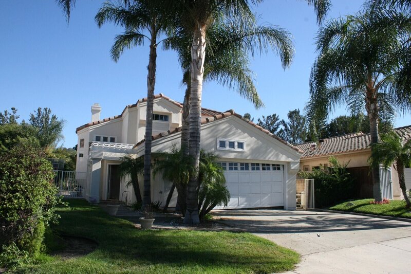 Carlos, ein langjähriger Freund der El Moussas, möchte ein Haus verkaufen und hofft auf den Rat von Christina und Tarek. Werden sie ihn gut beraten und ihm damit viel Geld einbringen können? – Bild: HGTV/​Scripps Networks, LLC.