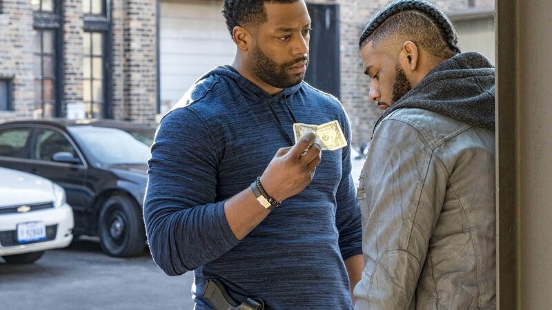 Kevin Atwater (LaRoyce Hawkins, l.) – Bild: TVNOW /​ NBCUniversal