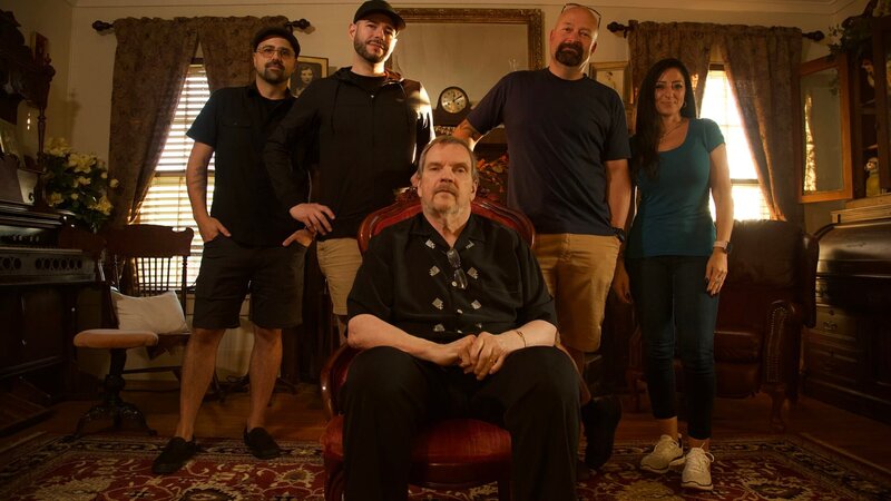 L-R: Meat Loaf, Jason Hawes, Steve Gonsalves, Dave Tango, and Shari DeBenedetti – Bild: Travel Channel US. /​ Scripps (Focus). /​ Discovery Communications, LLC.