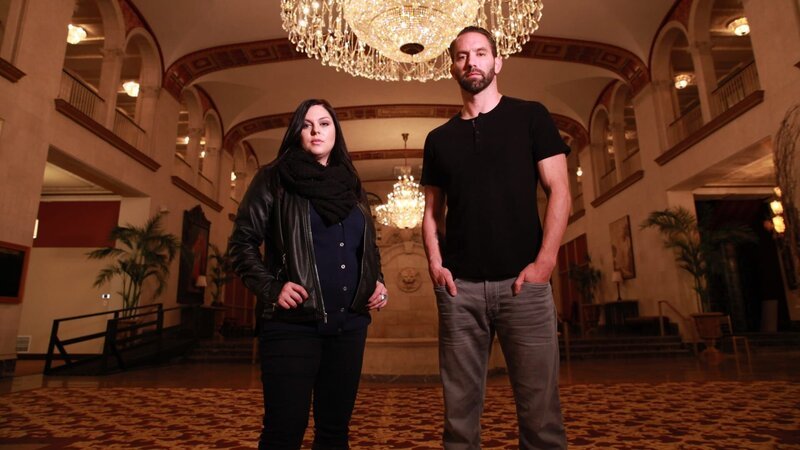 Hosts Katrina Weidman and Nick Groff stand in grand lobby of Statler City serious faces. – Bild: TLC