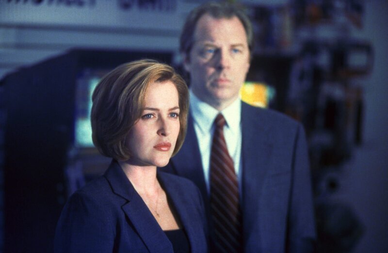 Dana Scully (Gillian Anderson, l.); Morris Fletcher (Michael McKean, r.) – Bild: Twentieth Century Fox Film Corporation