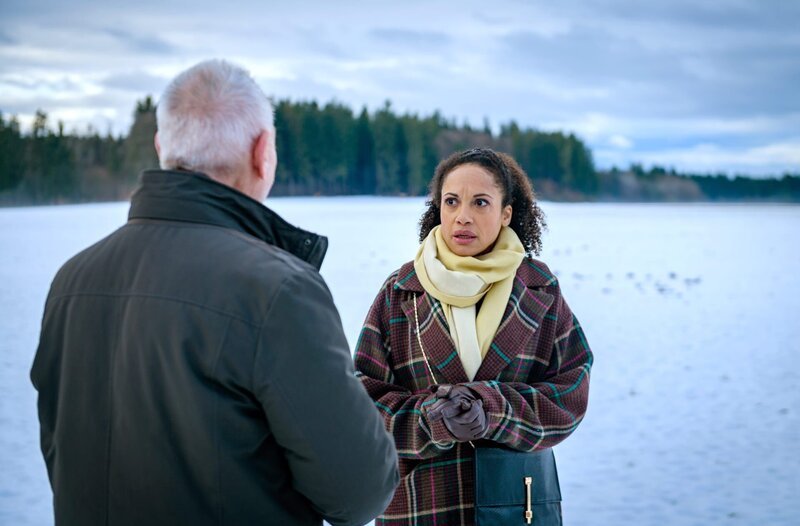 Nicole muss vor Alfons verheimlichen, dass sie das verschwundene Shuttle entdeckt hat. – Bild: ARD/​WDR/​Christoph Arnold