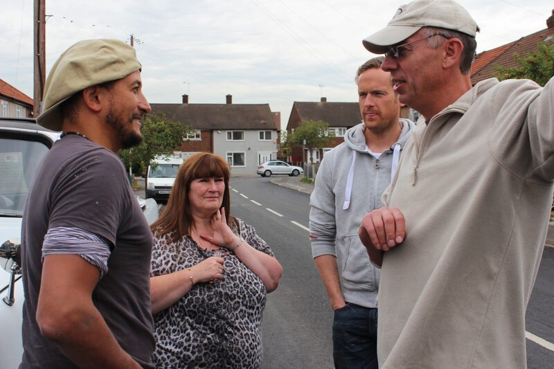 Director David Hatter explains his plans to Nominator Marie Barrell and Presenters Tim Shaw and Fuzz Townshend. Romford, UK – Bild: National Geographic Channels