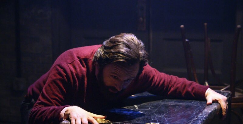 Dr. Martin Whitly (Michael Sheen) – Bild: Warner Bros. Entertainment Inc.