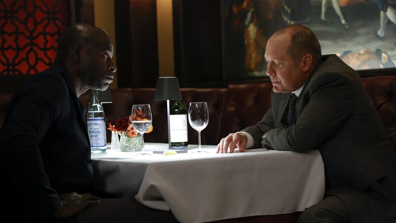 l-r:  Dembe Zuma (Hisham Tawfiq), Raymond ‚Red‘ Reddington (James Spader) – Bild: AXN Black