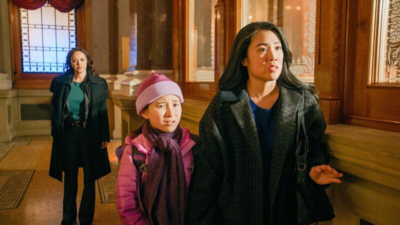 (v.li.): Marisa Ramirez (Maria Baez), Charlie Tassone (Emmy Farmer), Eunice Bae (Christine Adams). – Bild: ORF/​Sevenone International/​CBS