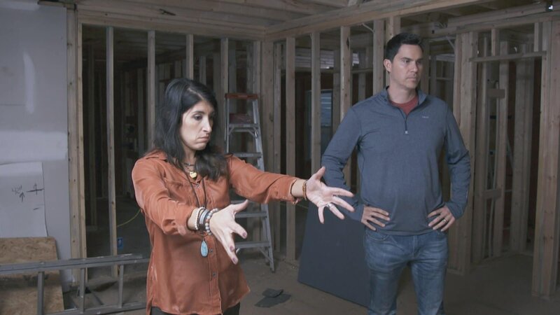 East Lake gehört zu den coolsten Vierteln in Atlanta, wo es vor allem junge Leute hinzieht. Deshalb möchten die Immobilieninvestoren hier ein schönes und modernes Haus erschaffen. Allerdings ist die Renovierung des Hauses mit ca. 90 Quadratmeter – ohne Schlaf- und Badezimmer – eine kostspielige Herausforderungen für die Profis. Noch dazu drängt die Zeit! – Bild: HGTV