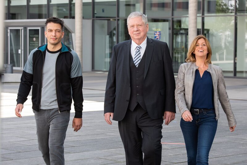 v.li.: Max Fischer (Max Hemmersdorfer), Bernd Reuther (Rainer Hunold), Kerstin Klar (Fiona Coors) – Bild: Andrea Enderlein /​ ZDF