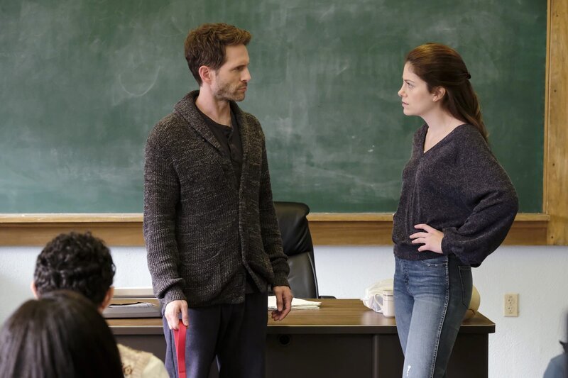 Jack Griffin (Glenn Howerton, l.); Lynette (Elizabeth Alderfer, r.) – Bild: Universal Television LLC