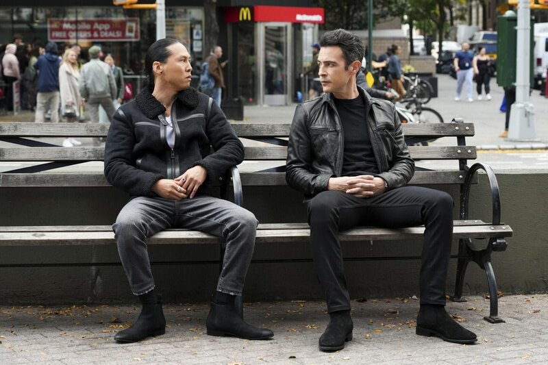 Nico Chao (Smitty Chai, l.); Special Agent Stuart Scola (John Boyd, r.) – Bild: CBS Broadcasting Inc.