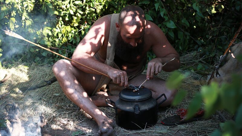 Ryan Holt im Südafrika. – Bild: Warner Bros. Discovery