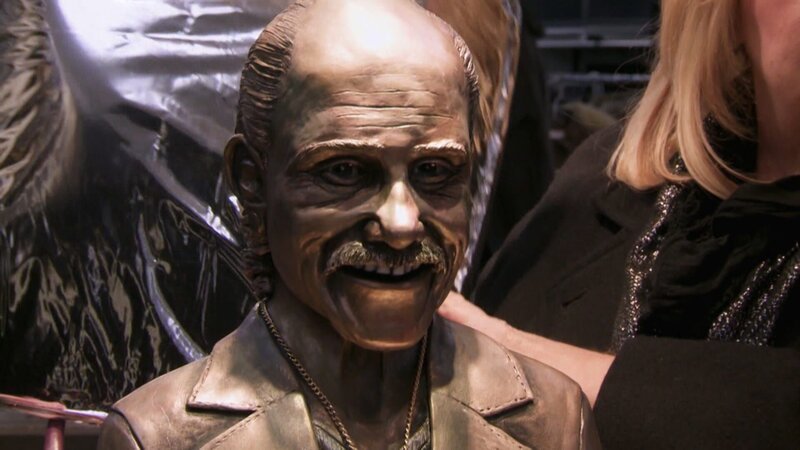 Les Gold satue – Bild: Discovery Networks