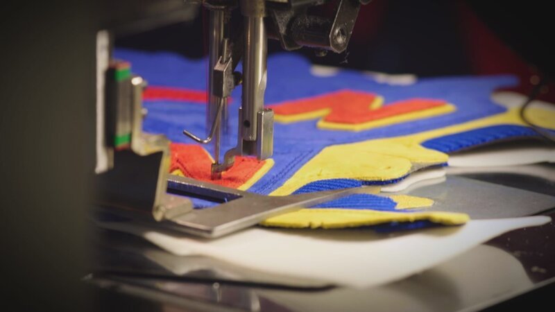Extreme close-up of multi-colored sneaker being stitched. (National Geographic/​Alex Macdonald) – Bild: Copyright © The National Geographic Channel.