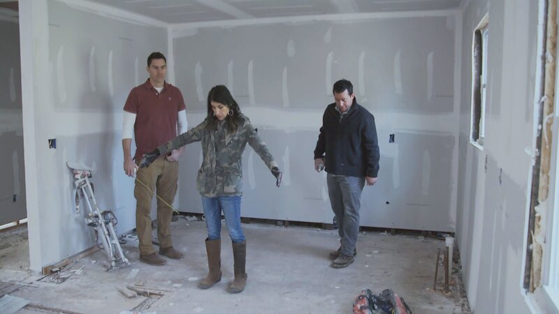 In Boostedt bei Neumünster übergibt Landschaftsarchitekt Soeren von Hoerschelmann den von ihm gestalteten Traumgarten den Bauherren. Alles muss jetzt stimmen: Bepflanzung, Pergolas, Terrasse und Außenküche warten auf den Abschluss des Projekts. Doch wird der Familie auch der Zierteich gefallen? Dem Meistergärtner steht ein spannendes Finale bevor. Parallel startet ein neues Projekt in Springe bei Hannover: Das Ehepaar Grundhoff wünscht sich eine neue Wohlfühloase mit Pool, Außensauna und exklusiver Bepflanzung. Meistergärtner Maximilian von Holzhausen hat einen Plan entwickelt, der die Bauherren begeistern soll. Doch deren Erwartungen sind hoch. – Bild: HGTV