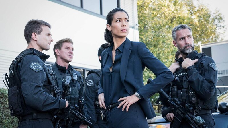 V.l.: Jim Street (Alex Russell), Dominique Luca (Kenny Johnson), Stephanie Sigman (Jessica Cortez) und David „Deacon“ Kay (Jay Harrington) – Bild: TVNOW /​ Sony Pictures Television Inc. and CBS Studios Inc.
