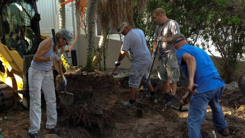 The Lucas Lagoons team building a pool. – Bild: Animal Planet /​ Photobank 33644_talent_023.jpg /​ Discovery Communications