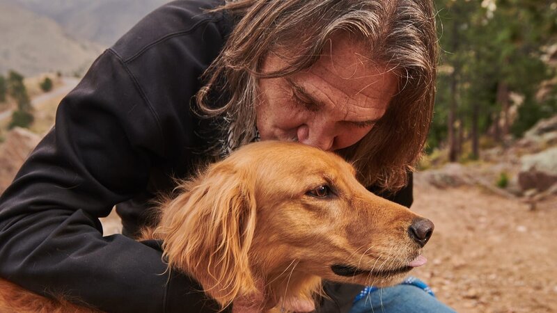 Dr. Jeff Young and his dog Fred as seen on Dr. Jeff: Rocky Mountain Vet. – Bild: Gabriel Nivera /​ Animal Planet /​ Discovery, Inc.