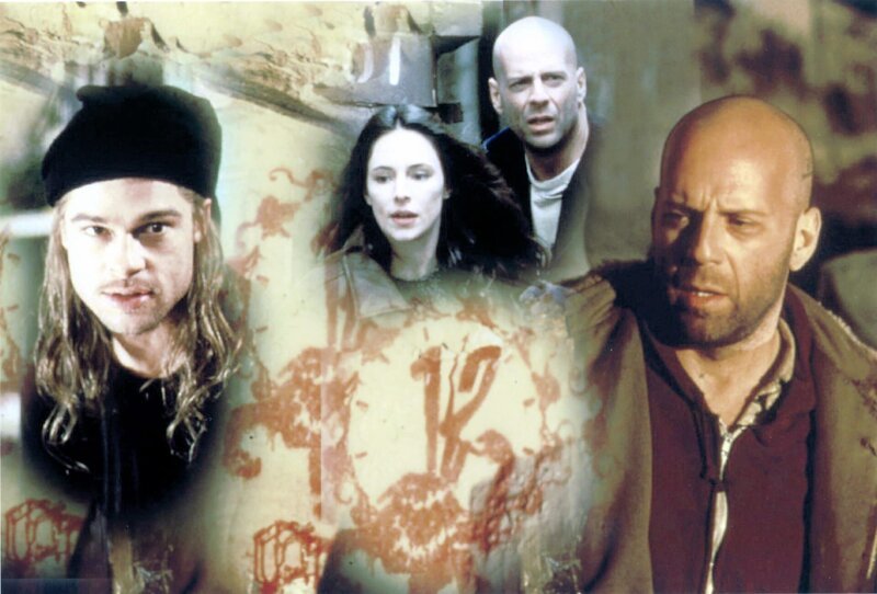 Aus dem Jahre 2035 wird einer der wenigen Überlebenden einer weltweiten Virus-Epidemie in die Vergangenheit zurückversetzt, um die Ursachen der Katstrophe ausfindig zu machen.. (Foto: Brad Pitt, Madeleine Stowe, Bruce Willis) – Bild: RTL II