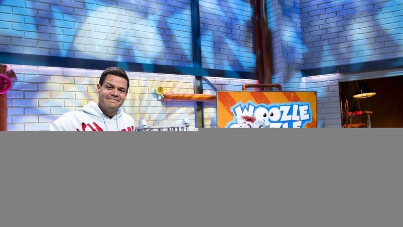 Heute geht es ins ewige Eis! Aus diesem hat Woozle (re.) sogar ein gefährliches Wikinger-Meerwoozchen (mi.) im Studio. Oder ist es vielleicht doch gar nicht so gefährlich? – Bild: Annette Etges/​SUPER RTL
