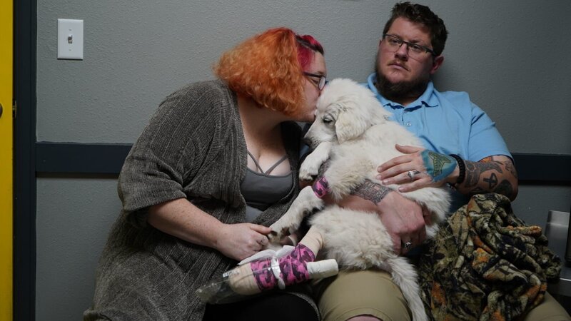 Hannah broke her foot after falling off the trampoline. – Bild: Discovery Communications, LLC