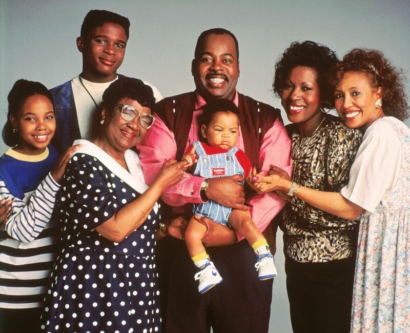 1. Staffel: (v.l.) Laura (Kellie Shanygne Williams), Eddie (Darius McCrary), Estelle (Roretta LeNoir), Carl (Reginald VelJohnson) mit dem kleinen Richie, Harriette (JoMarie Payton) und Rachel (Telma Hopkins). – Bild: RTL NITRO