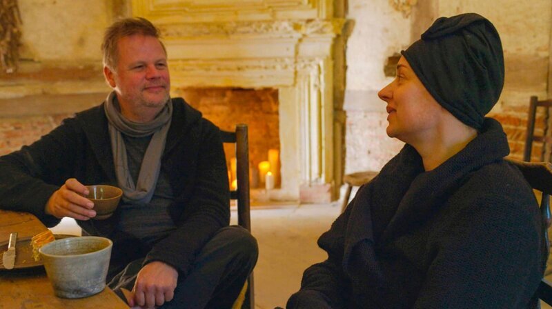 Ein historischer Moment für Knut Splett-Henning und seine Frau Christina von Ahlefeldt. – Bild: NDR/​Axel Schneppat