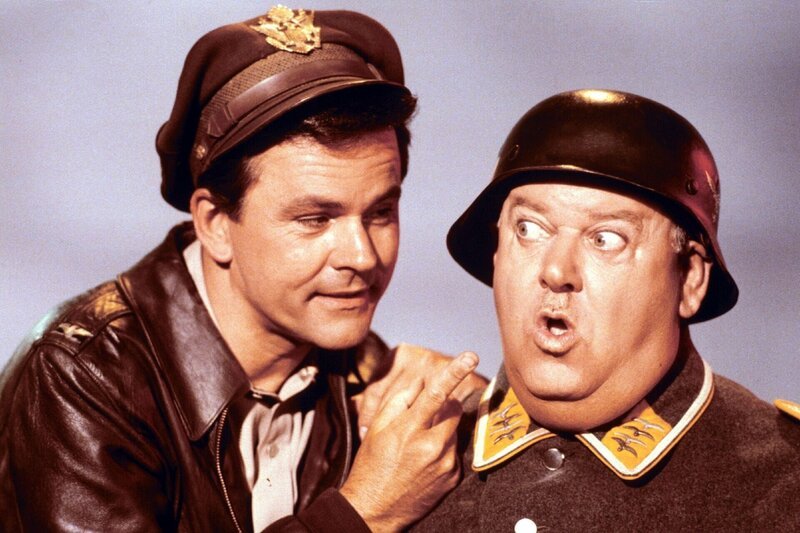 Colonel Robert E. Hogan (Bob Crane, l.), Sgt. Hans Georg Schultz (John Banner) – Bild: RTL