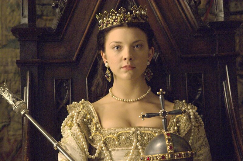 Endlich hat es Anne Boleyn (Natalie Dormer) geschafft. Sie ist König Henrys Ehefrau und somit Königin von England … – Bild: AXN White