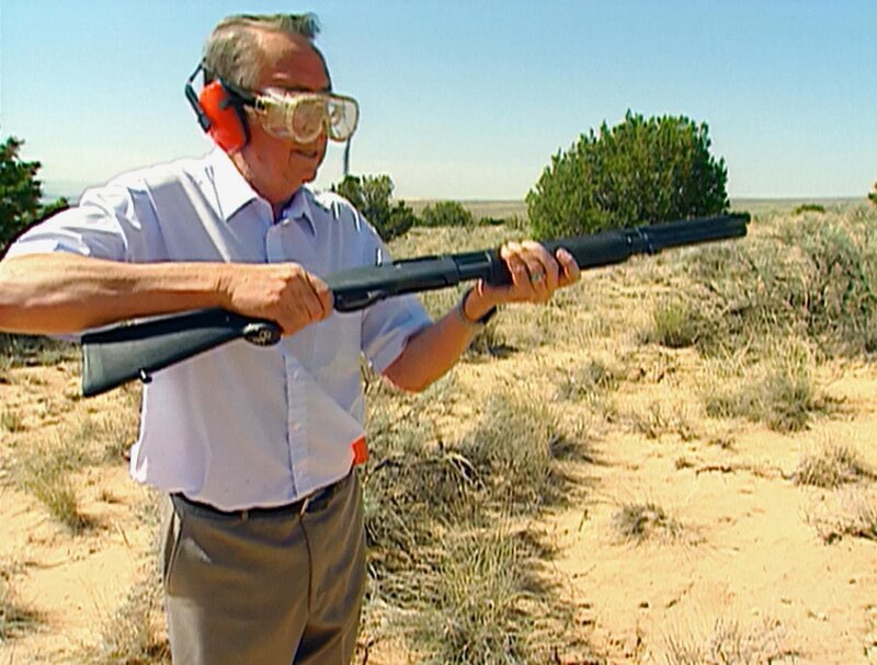 Wer hat Schuld am Tod der Frau? Ein Ballistiker beweist, dass das Opfer sich nicht aus Versehen in den Kopf geschossen hat, sondern ermordet wurde. – Bild: RTL NITRO Wer hat Schuld am Tod der Frau? Ein Ballistiker beweist, dass das Opfer sich nicht aus Versehen in den Kopf geschossen hat, sondern ermordet wurde. – Bild: RTL NITRO