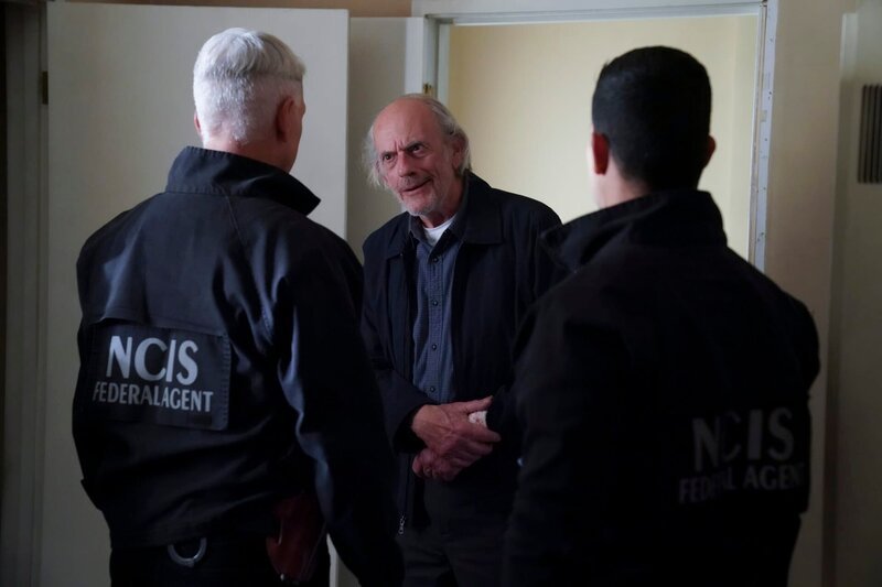 (v.l.n.r.) Leroy Jethro Gibbs (Mark Harmon); Joe Smith (Christopher Lloyd); Nick Torres (Wilmer Valderrama) – Bild: MMXVI by CBS Studios Inc.All rights reserved