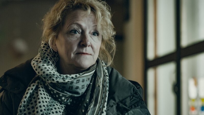 Elina Kautsalo (Susanna Haavisto) macht sich große Sorgen um ihre Tochter Marita. – Bild: ZDF und Hannele Majaniemi