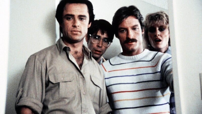 Nick (Joe Penny, li.), Murray „Boz“ (Thom Bray), Cody (Perry King) und Jane (D.D. Howard) finden den ermordeten Mr. Ramsdale – Bild: (c) RTL Crime