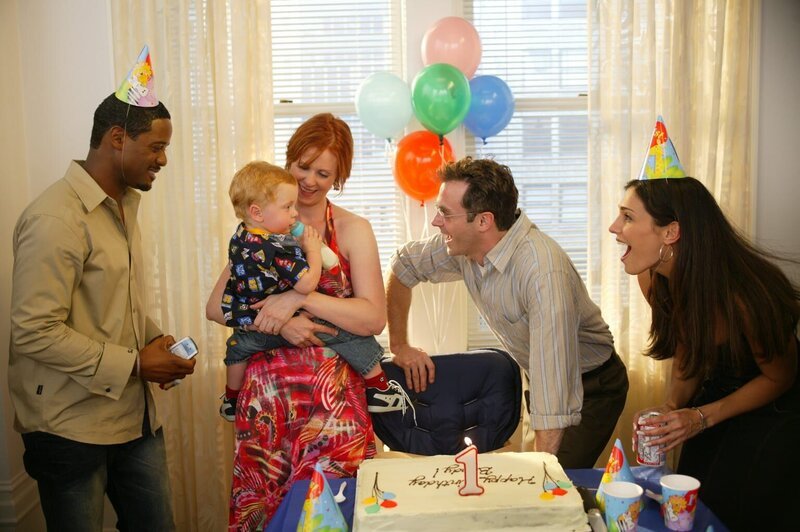 Bradys erster Geburtstag: Miranda, Robert, Steve und Debbie feiern gemeinsam … – Bild: Sky Atlantic