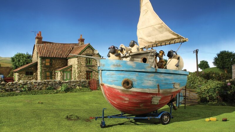 „Shaun, das Schaf“, „Schiff Ahoi!“ Der Bauer hat ein altes Schiff auf den Hof geschleppt. Hofhund Bitzer soll das gute Stück wieder auf Vordermann bringen. Die Renovierungsarbeiten geraten aber schnell außer Kontrolle. Shaun und seine Freunde entern den Kahn und liefern sich mit den fiesen Schweinen einen wilden Kampf der Piraten. – Bild: SRF/​2009 Aardman Animations Limited