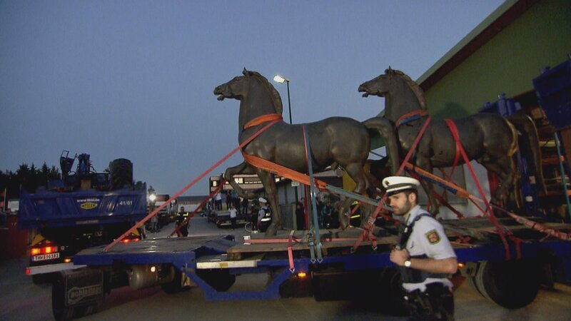 Horse statues – Bild: SPIEGEL TV Horse statues – Bild: SPIEGEL TV