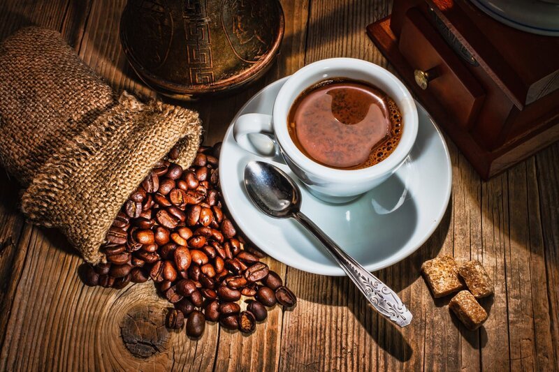 grinder and other accessories for the coffee in an old-style – Bild: Oleg Zhukov
