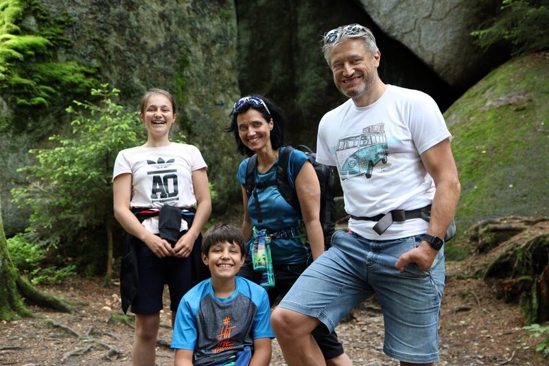 Gerd Schönfelder mit Familie. – Bild: Stefan Panzner /​ BR