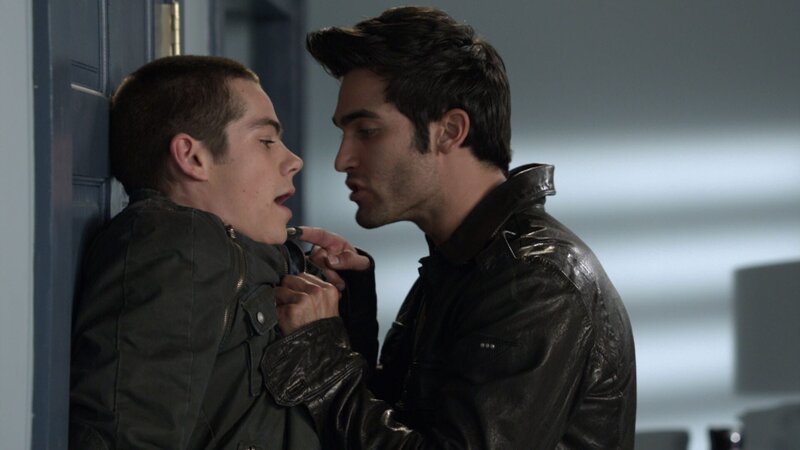 Derek (Tyler Hoechlin, re.) warnt Stiles (Dylan O’Brien) … – Bild: RTL Crime