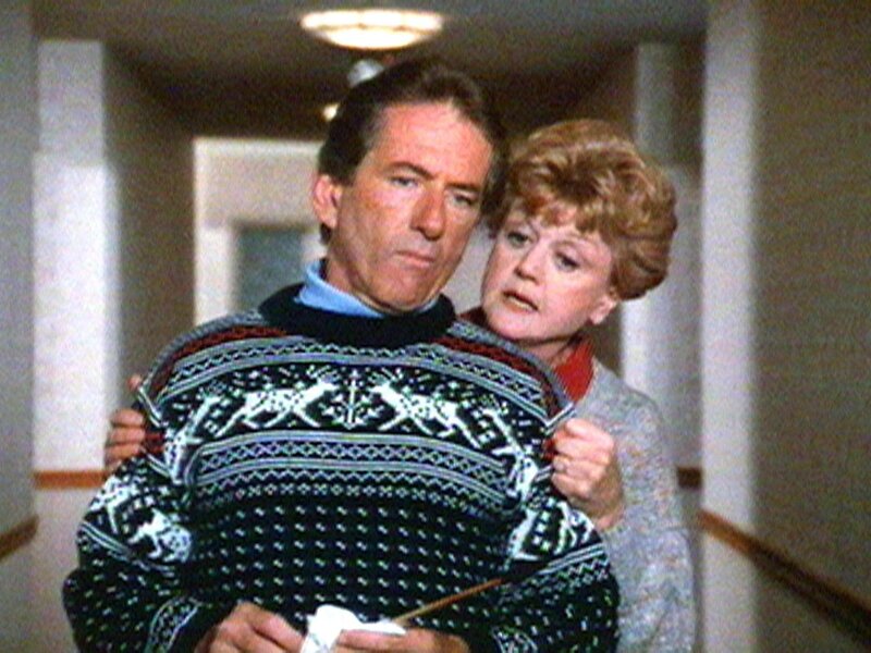 Jessica (Angela Lansbury) und Lt. Ed McMasters (Barry Newmann) sind dem Mörder der Ski-Profis auf der Spur. – Bild: Warner TV Serie