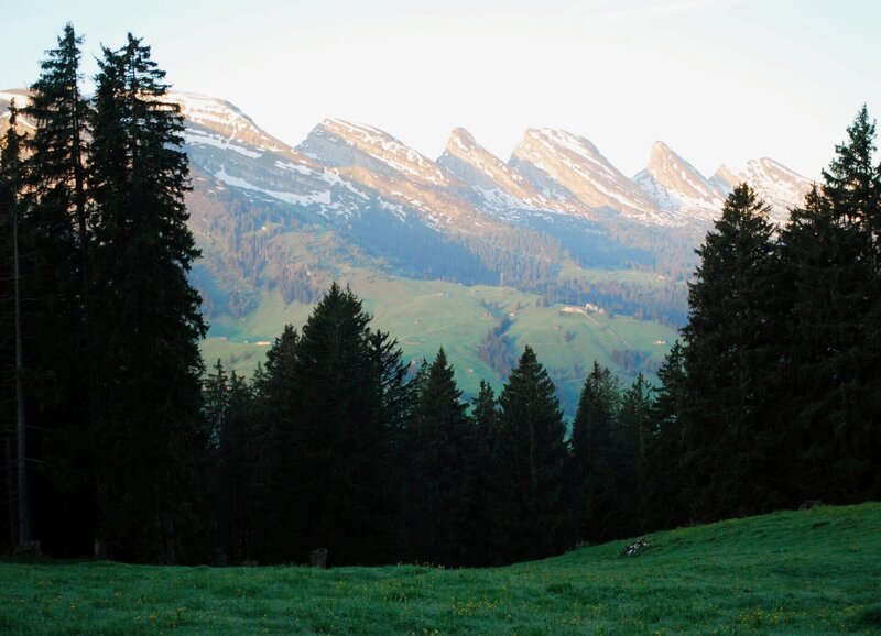 SRF bi de Lüt Wunderland – Toggenburg SG Staffel 4, Episode 5 Die Churfirsten im Morgenrot – Bild: SRF