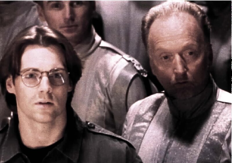 Michael Shanks (l), Tobin Bell (r) – Bild: SYFY